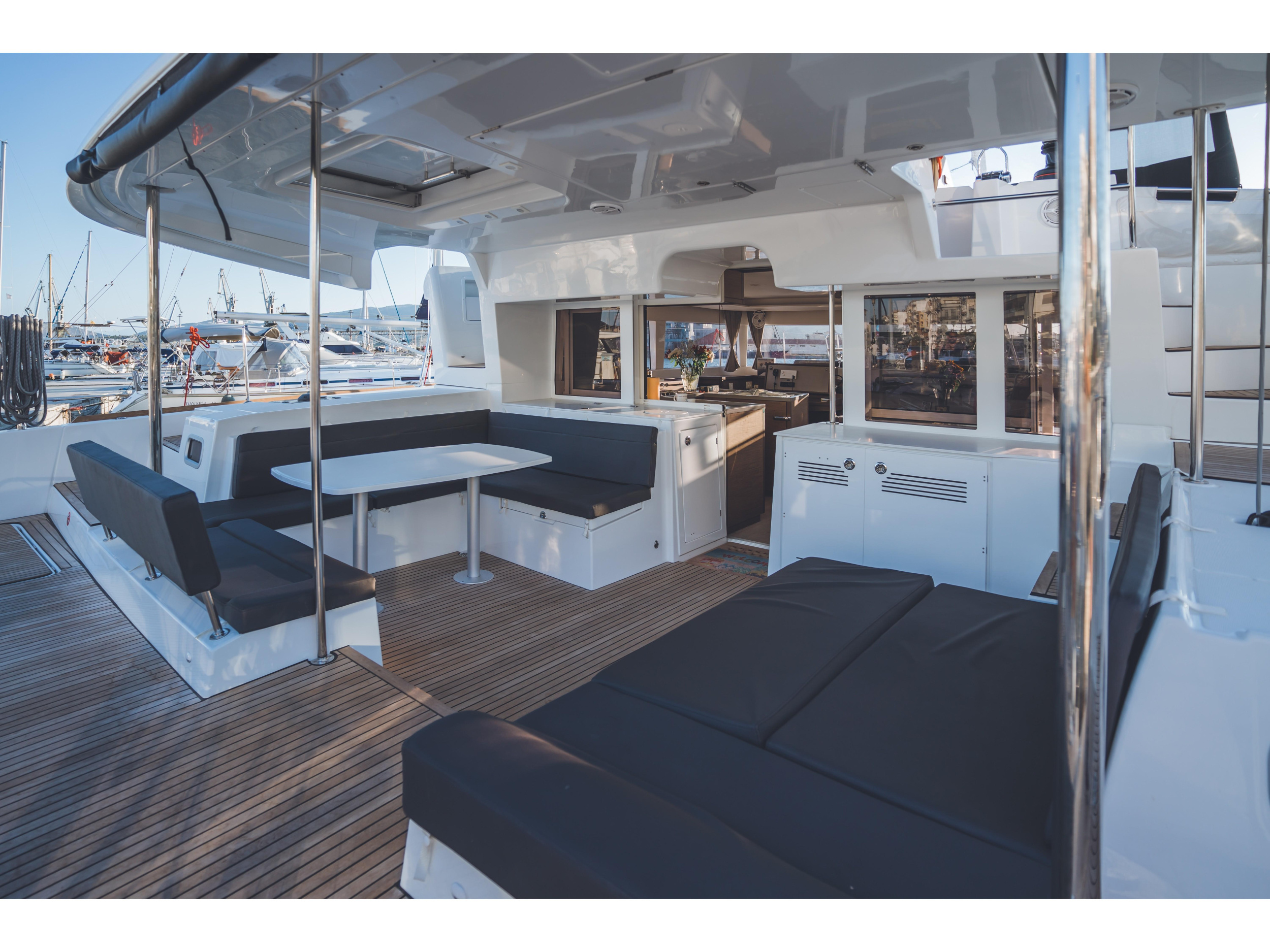 Lagoon 450 Fly — photo 1