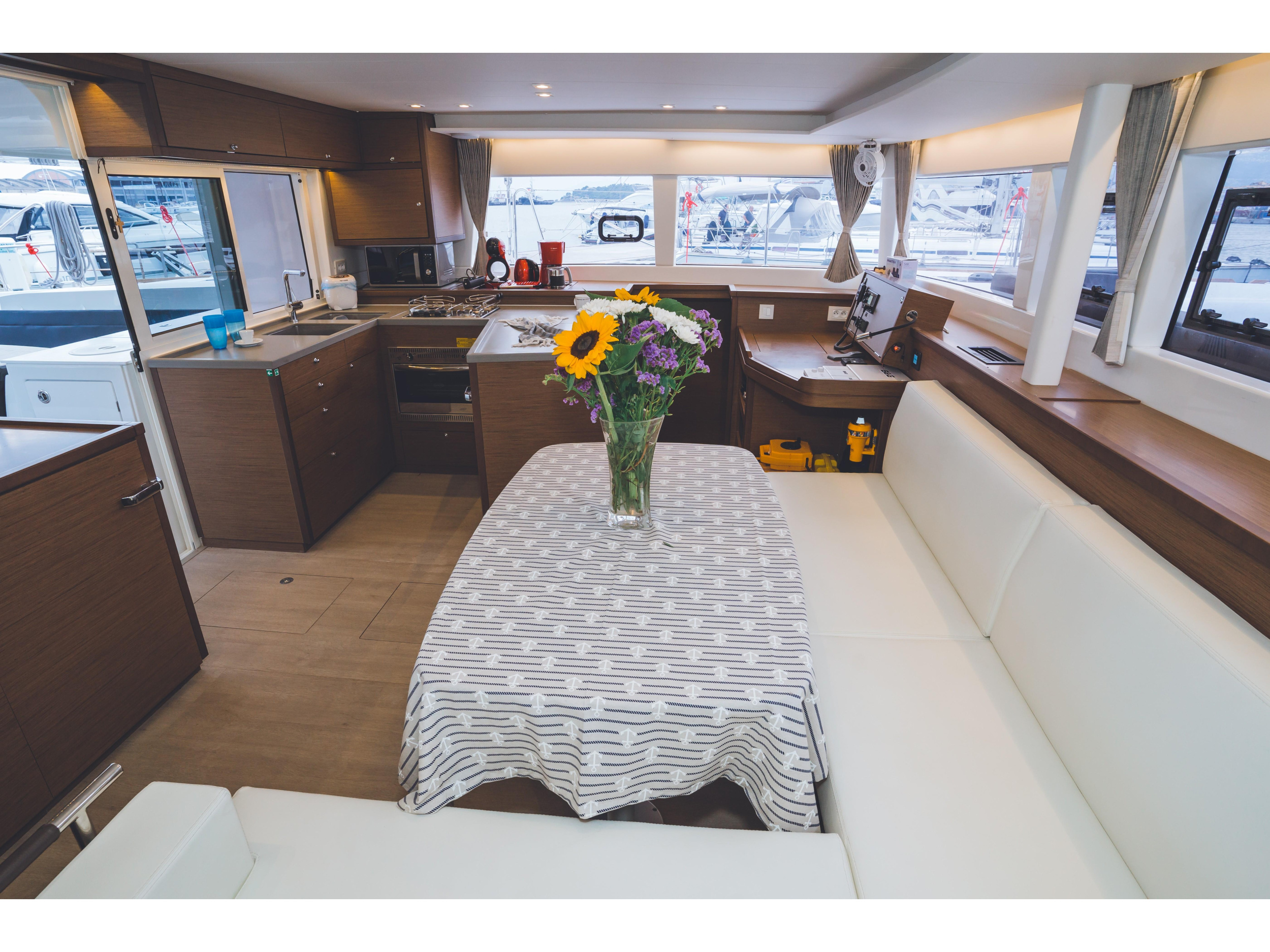 Lagoon 450 Fly — photo 6
