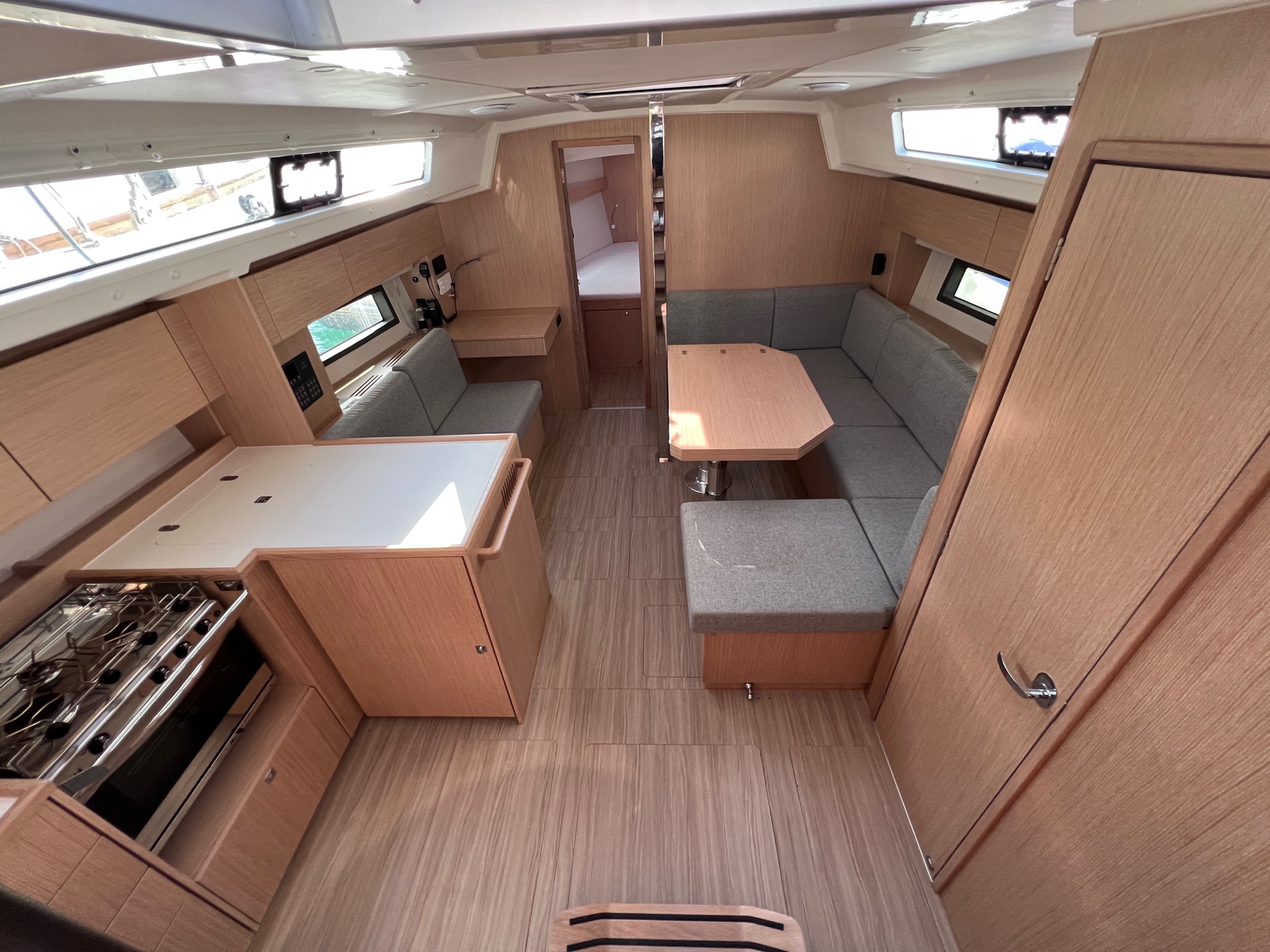 Bavaria C42 — photo 2