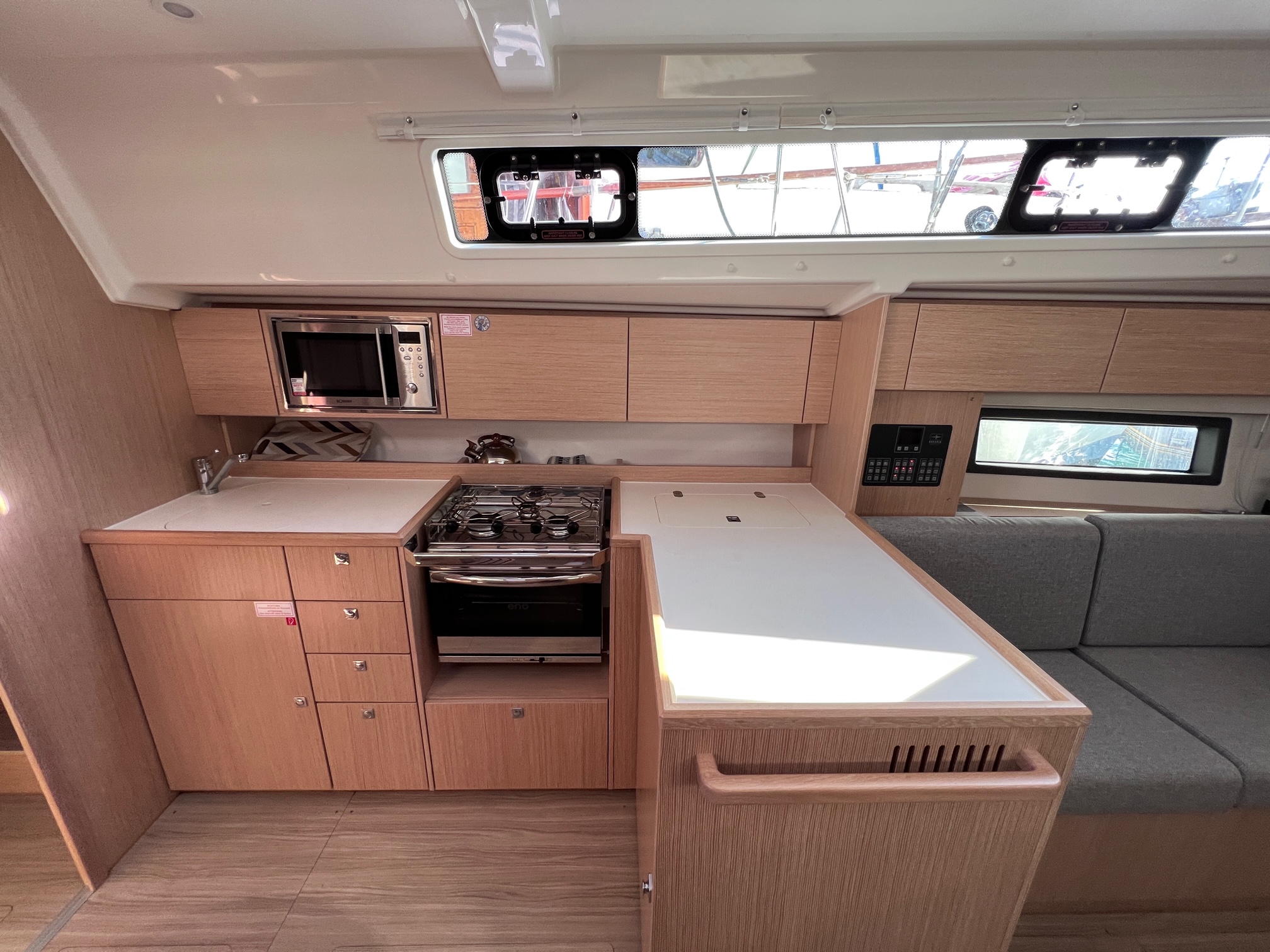 Bavaria C42 — photo 5