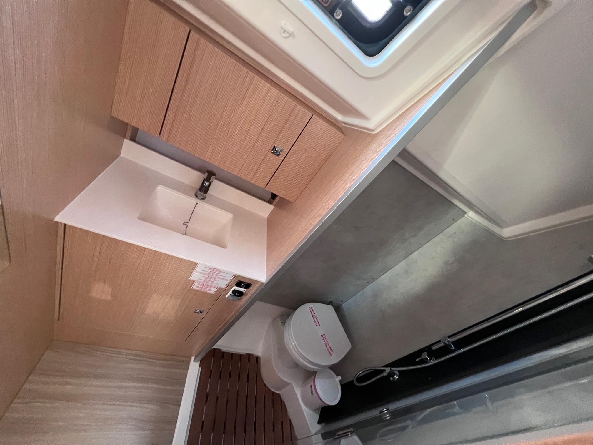 Bavaria C42 — photo 9