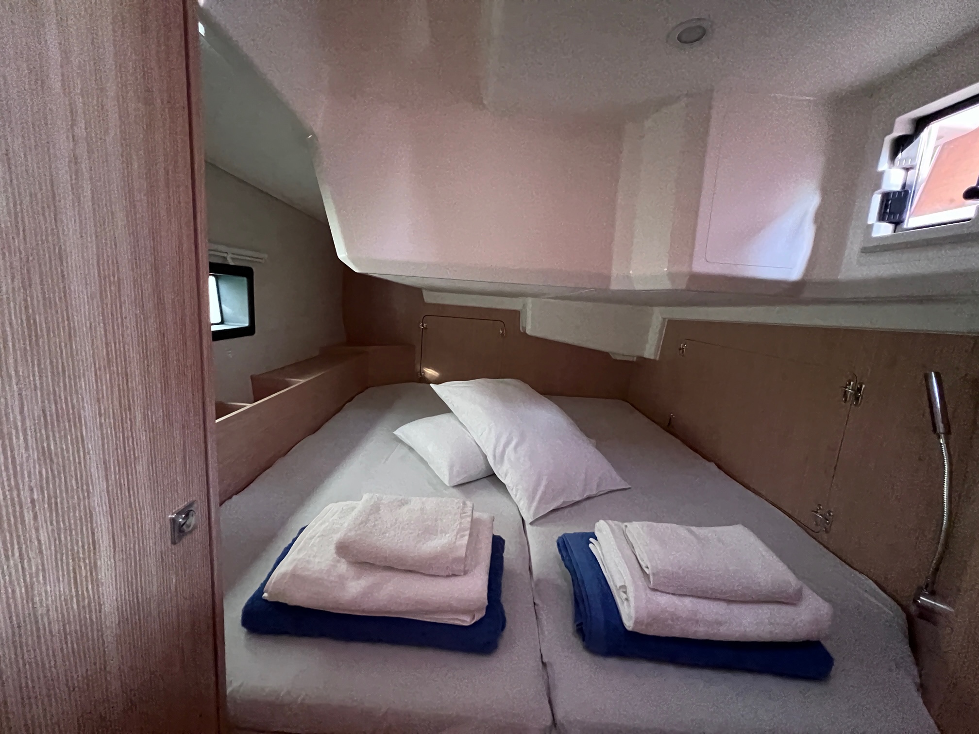 Bavaria C42 — photo 9
