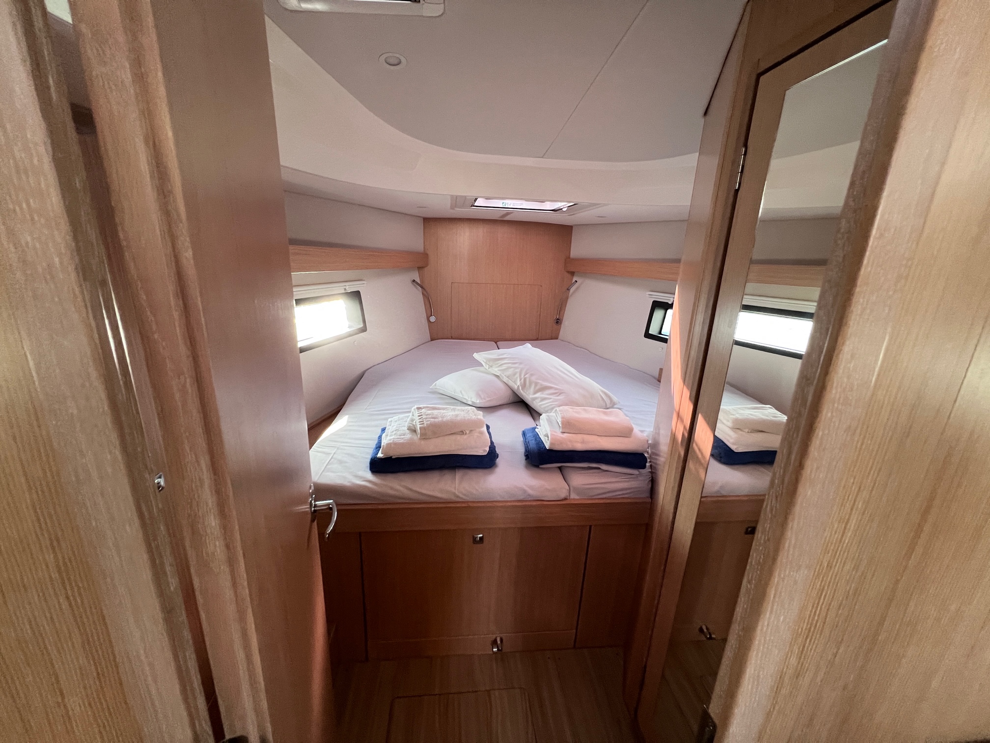 Bavaria C42 — photo 11
