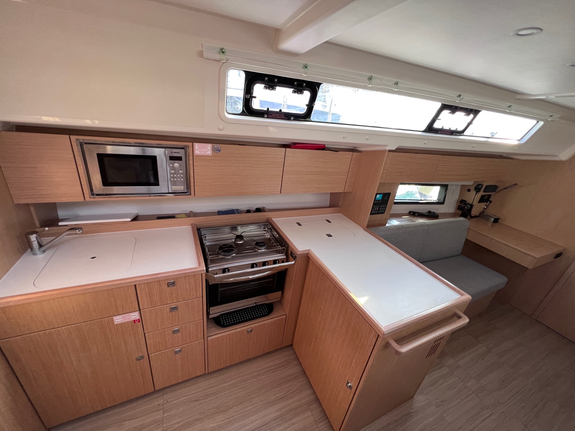Bavaria C42 — photo 12