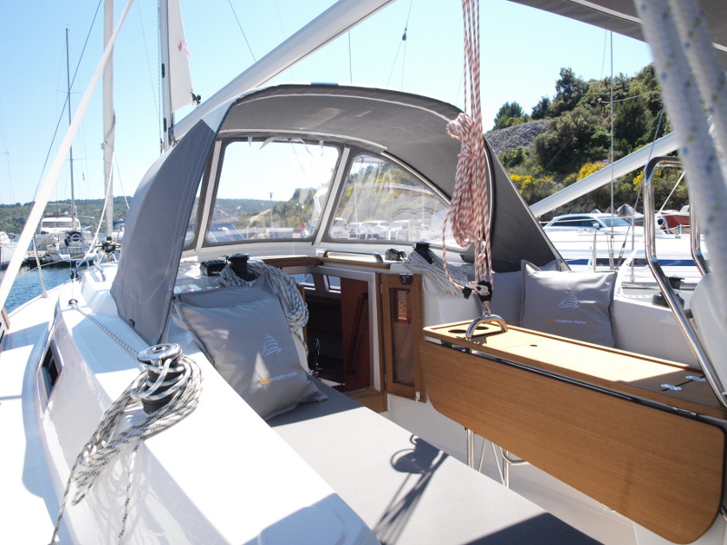 Bavaria Cruiser 33 — photo 11