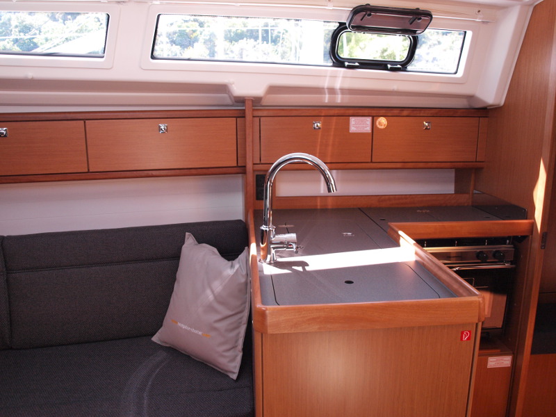 Bavaria Cruiser 33 — photo 9