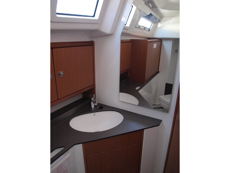 Bavaria Cruiser 33 — photo 10