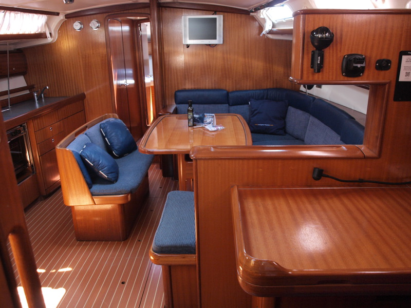 Bavaria 44 — photo 10