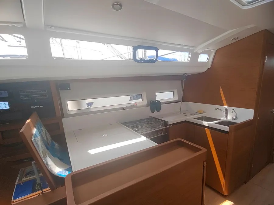 Sun Odyssey 440 — photo 8