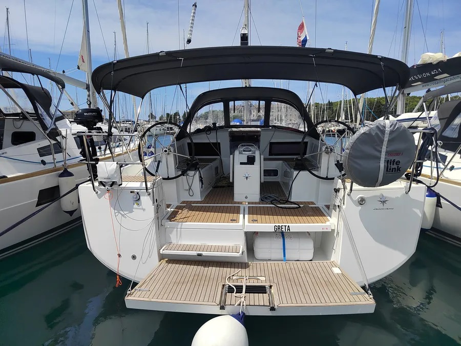 Sun Odyssey 440 — photo 1