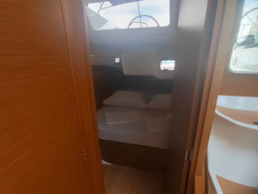 Sun Odyssey 440 — photo 11