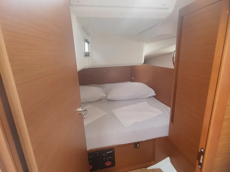 Sun Odyssey 440 — photo 6