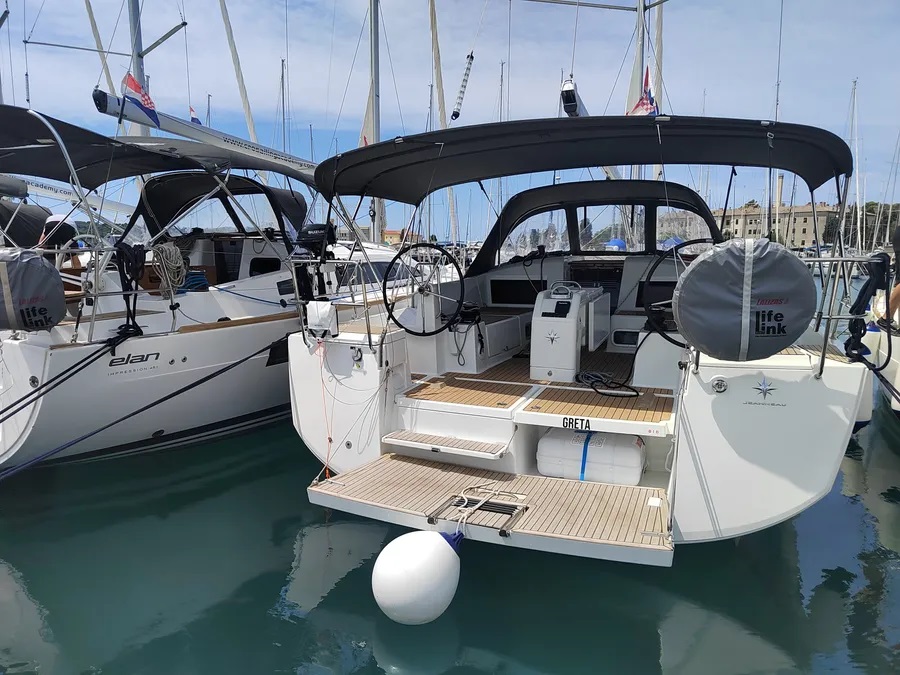 Sun Odyssey 440 — photo 4