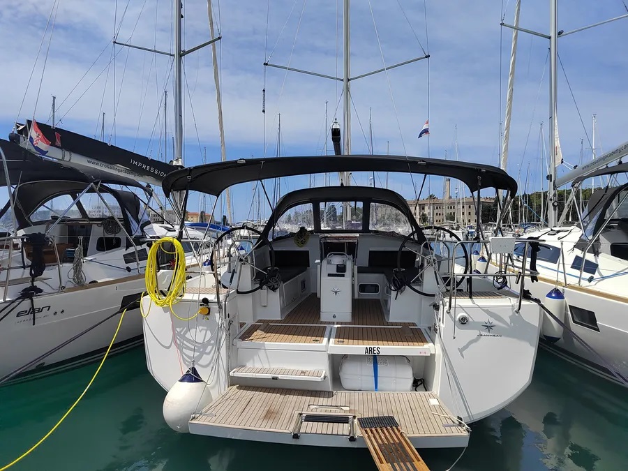 Sun Odyssey 440 — photo 1
