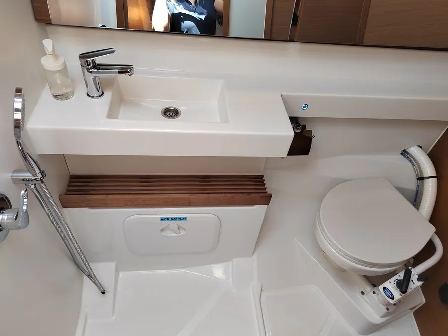Sun Odyssey 440 — photo 6