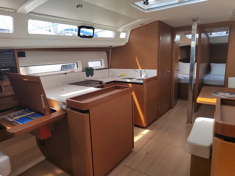 Sun Odyssey 440 — photo 3
