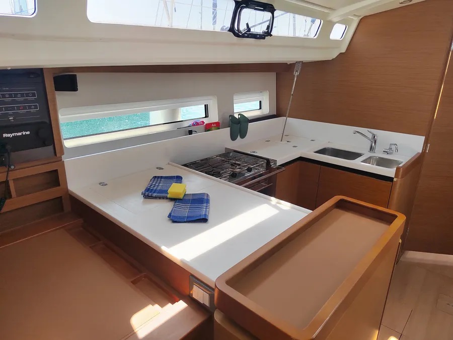 Sun Odyssey 440 — photo 11