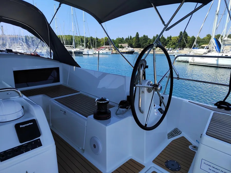Sun Odyssey 440 — photo 15