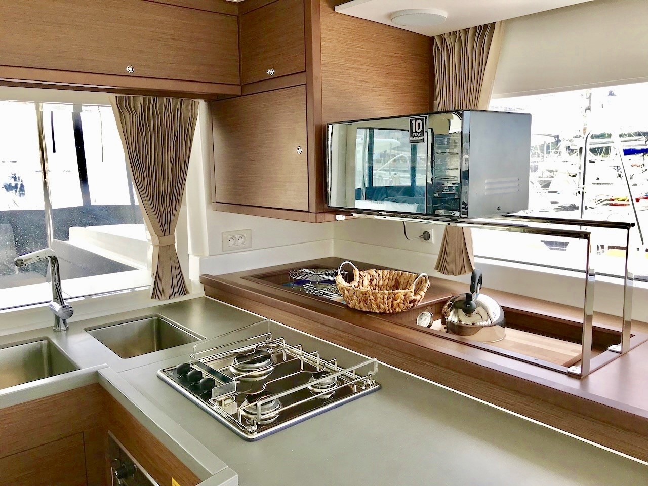Lagoon 450 F — photo 7