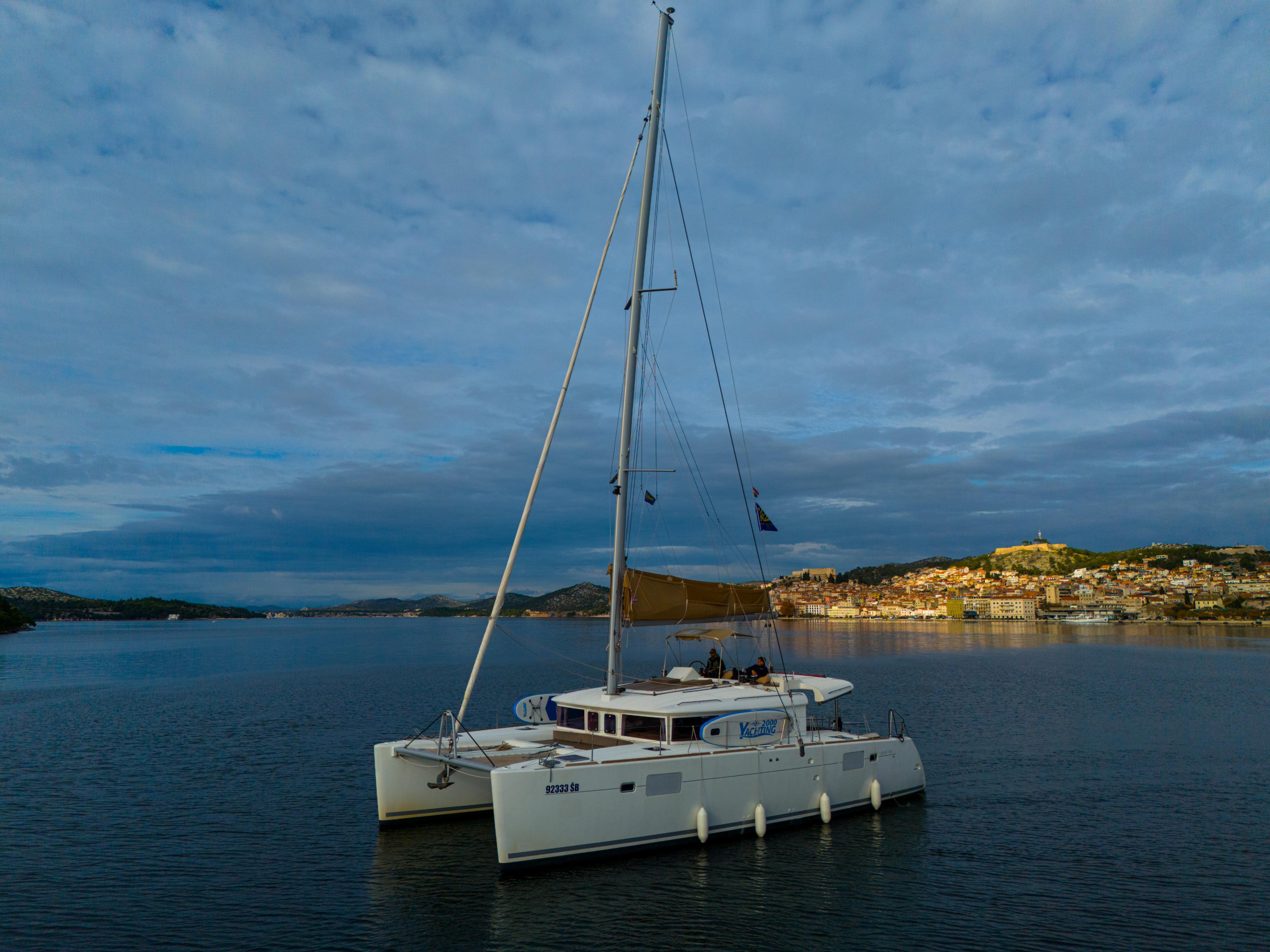 Lagoon 450 — photo 1