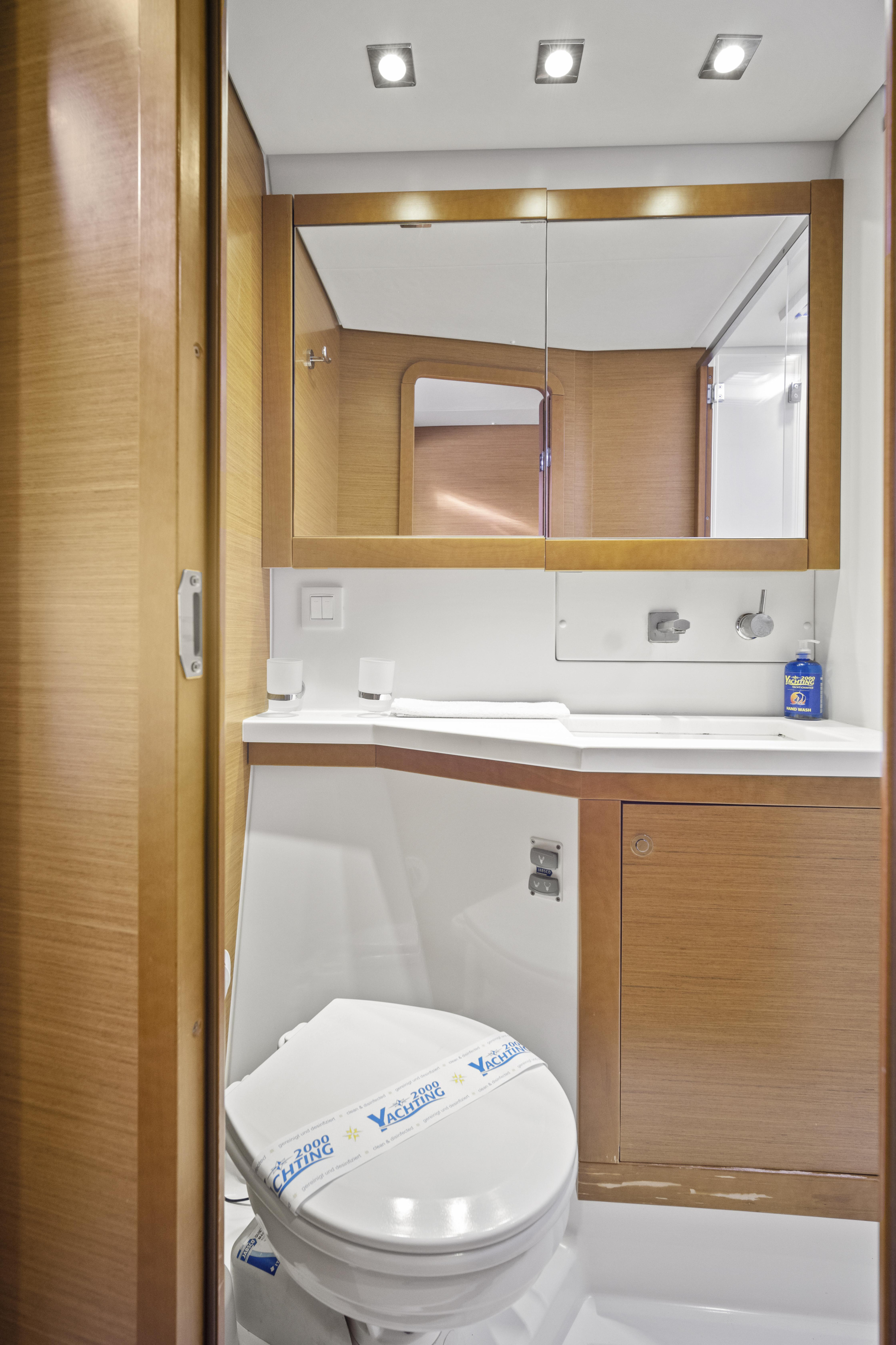 Lagoon 450 — photo 8