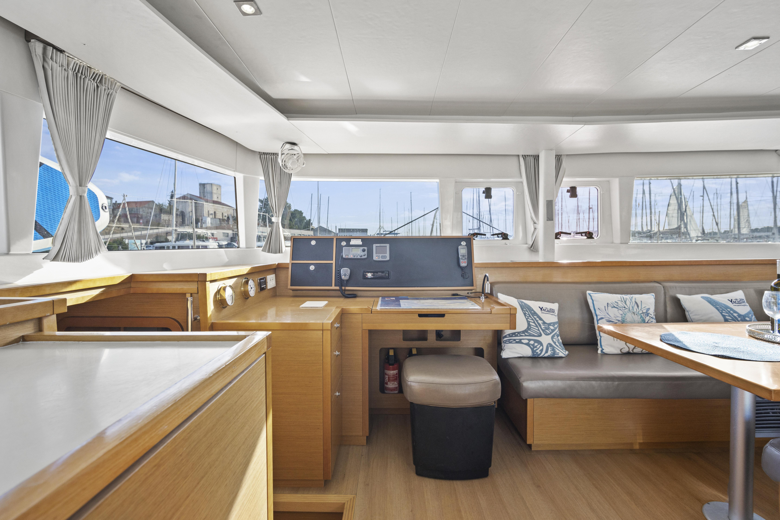Lagoon 450 — photo 7
