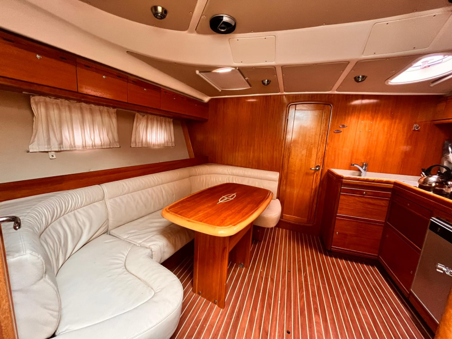 Interior image - 1