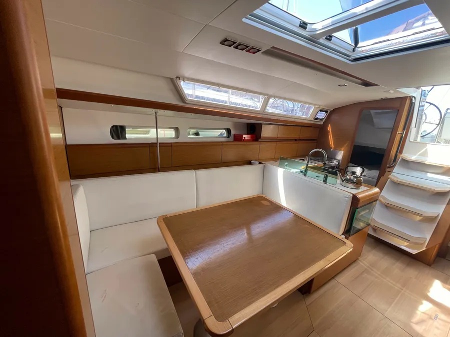 Interior image - 1