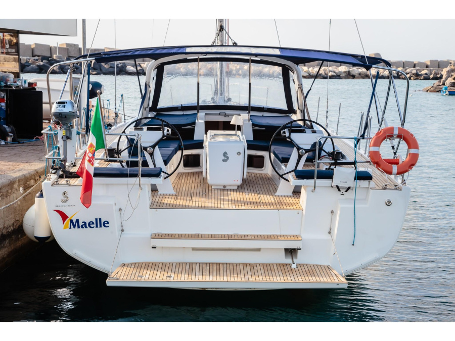 Photo #1 - Oceanis 51.1 (Maelle - Standard line) en Marina - 19549