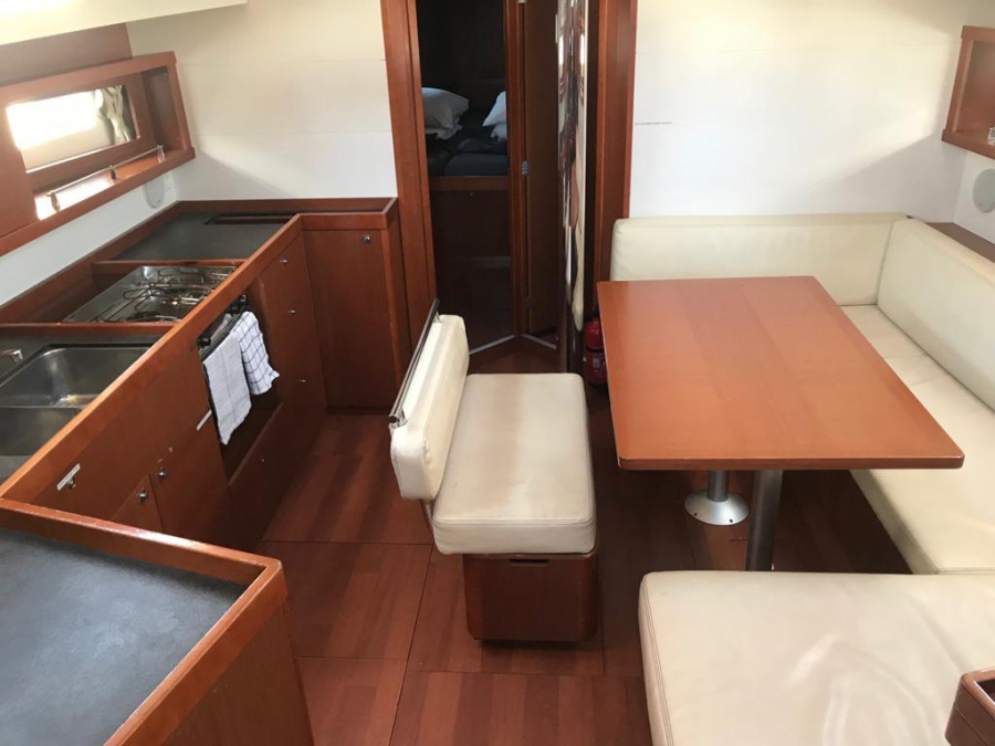 Interior image - 2