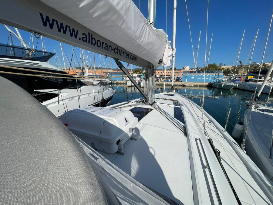 Photo #1 - Oceanis 51.1 (Alboran Lambrusco (Mallorca)) en La Lonja Marina Charter - 4284