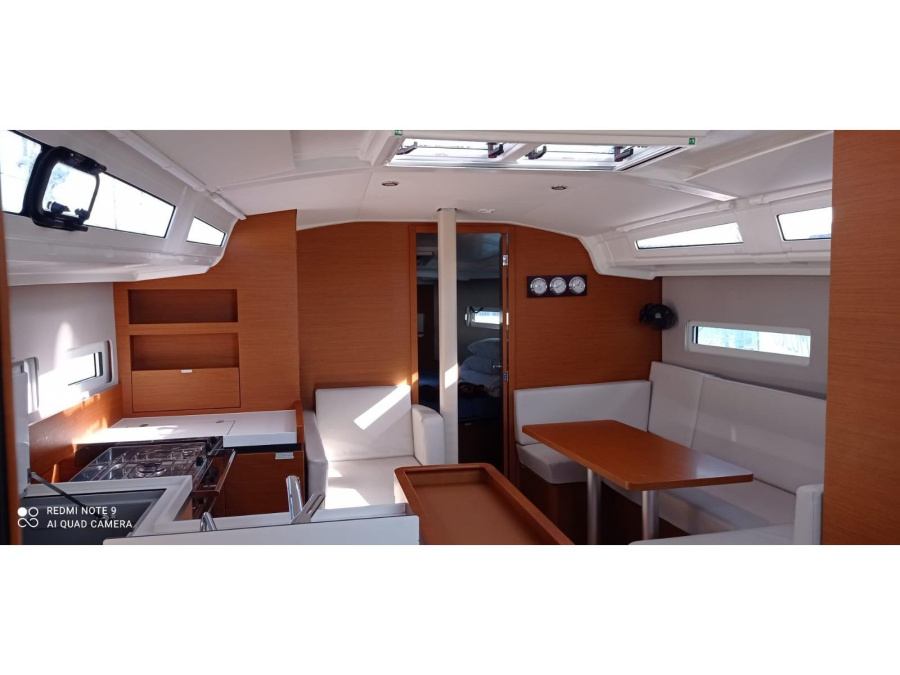 Interior image - 2