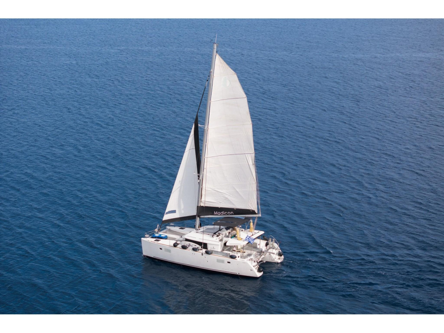 Photo #1 - Lagoon 450 Fly (MADICON) en port - 24073