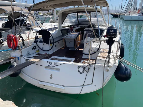 Photo #1 - Oceanis 41.1 (Black Lion) en Marina Perigiali - 63745