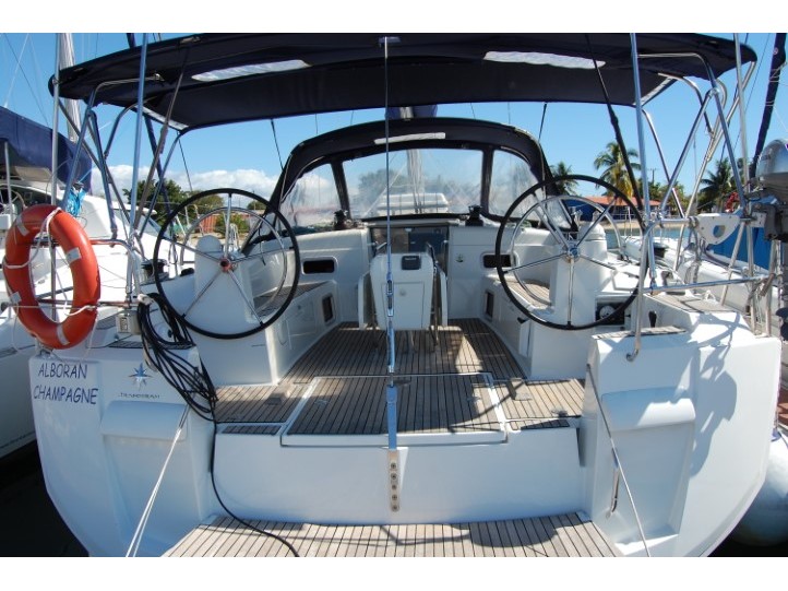 Photo #1 - Sun Odyssey 519 (Alboran Champagne (Radazul)) en Puerto Deportivo Radazul - 4275