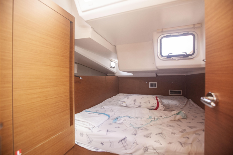 Aft Cabin (starboard side) - 1