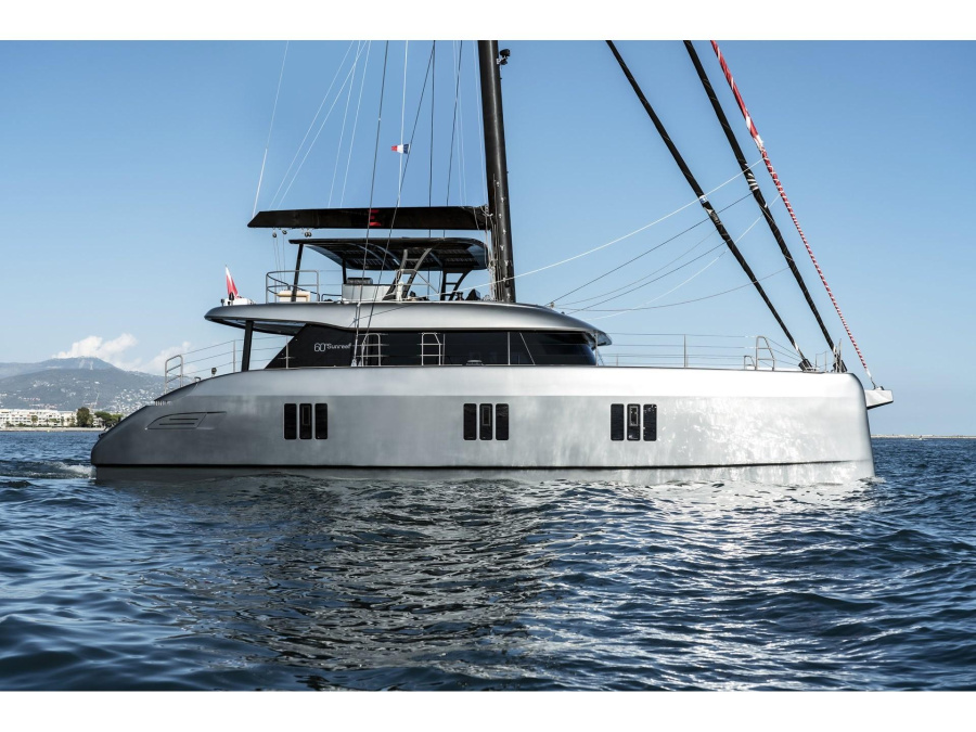 Photo #1 - Sunreef 60 (Serenity) en Alimos Marina - 63905