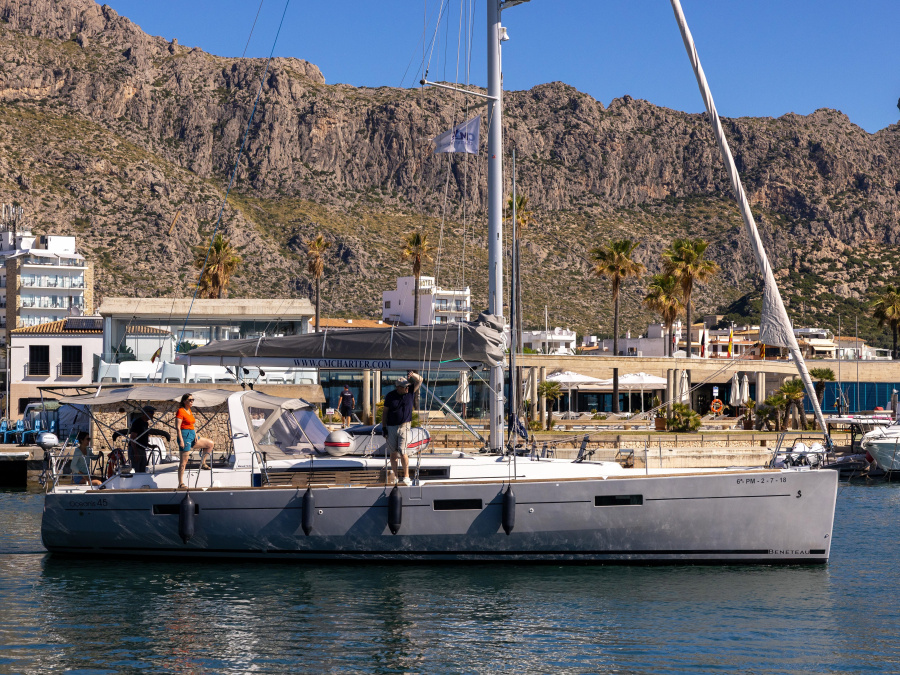 Photo #1 - Oceanis 45 (AVALON) en Reial Club Nàutic Port de Pollença - 25234