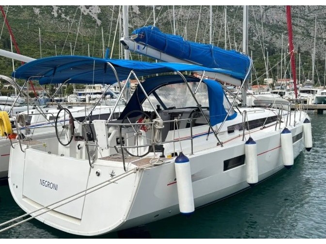 Photo #1 - Sun Odyssey 440 (4 cab) (Negroni) en Alimos Marina - 63946