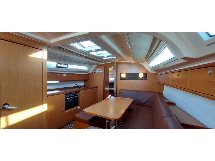 Interior image - 2