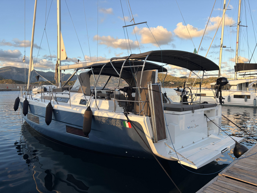 Photo #1 - Dufour 470 owner's version. (ALYSS) en Marina di - 61086