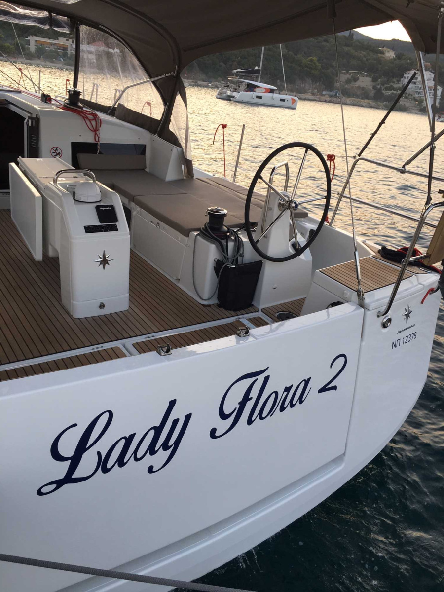 LADY FLORA 2 - 2