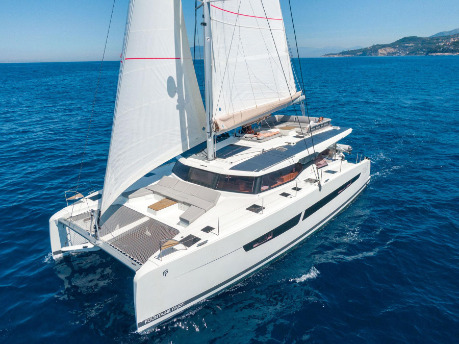Photo #1 - Aura 51 (Celestia - A/C, Generator, Water maker) en Marina di Stabia - 63986