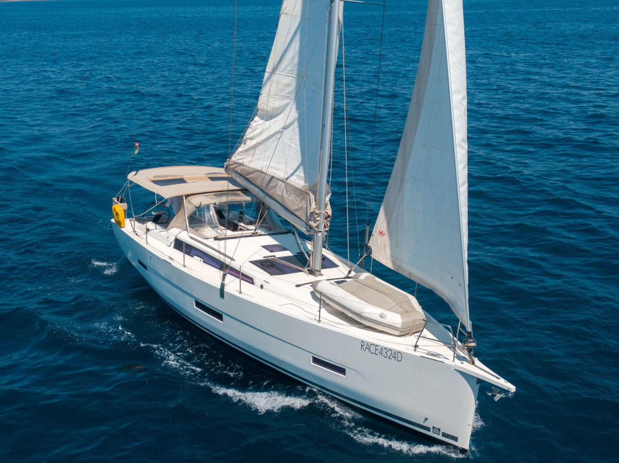 Photo #1 - Dufour 430 (Kairos - Solar Panel, BBQ) en Marina di Stabia - 3653