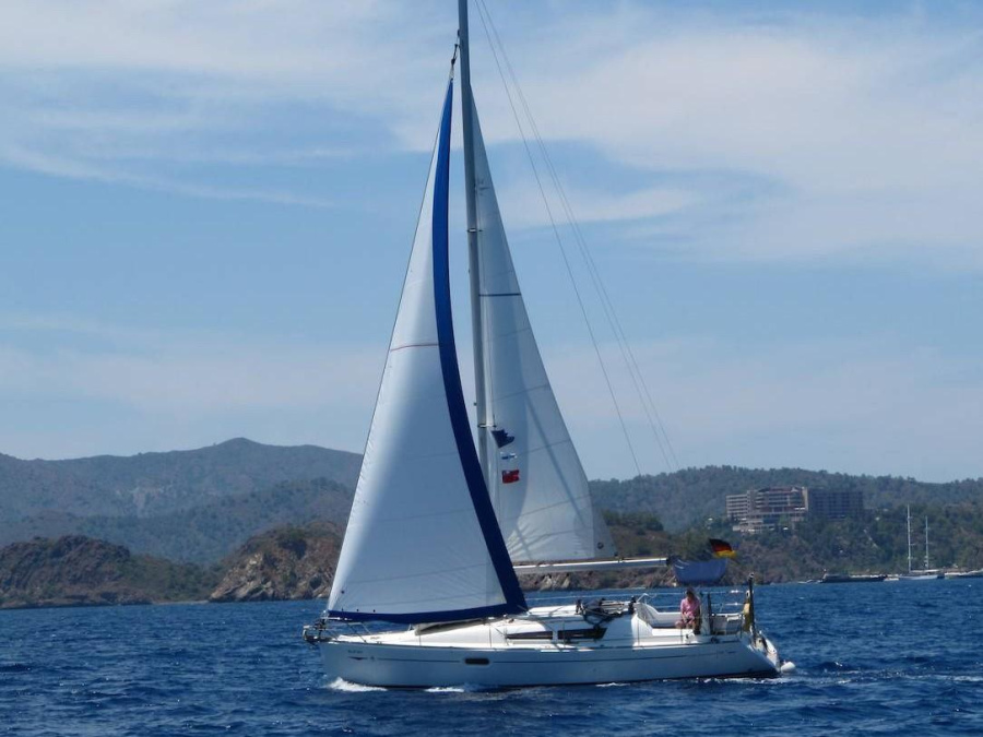 Photo #1 - Sun Odyssey 36i (Blue Sky) en Ece Marina - 10872