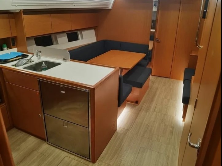 Interior image - 2