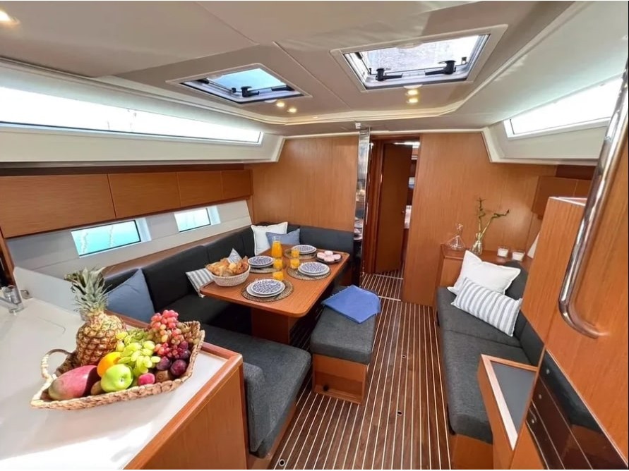 Interior image - 2