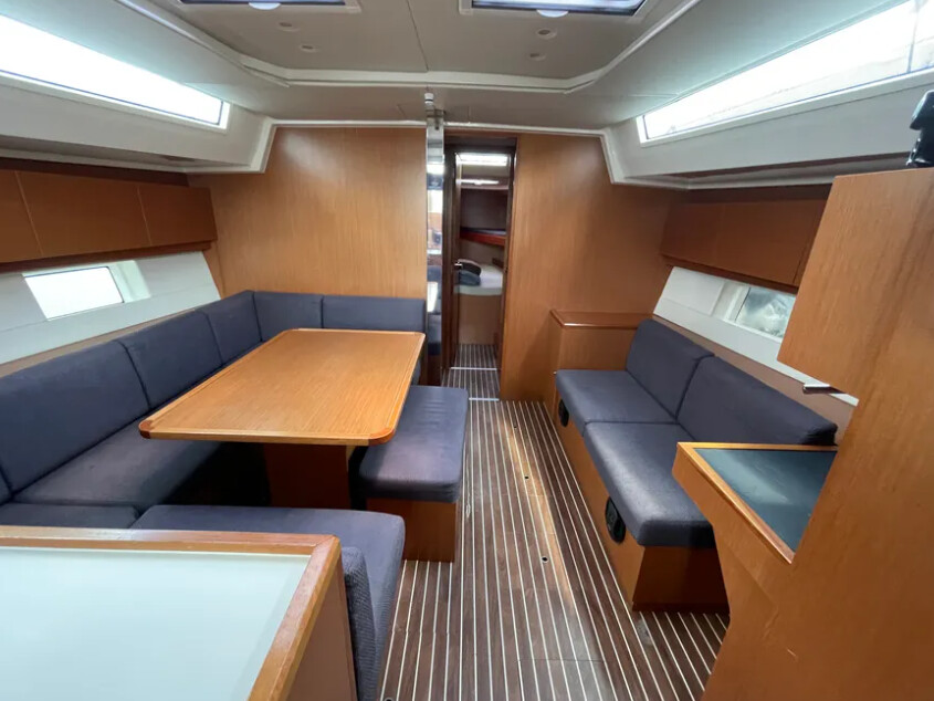 Interior image - 2