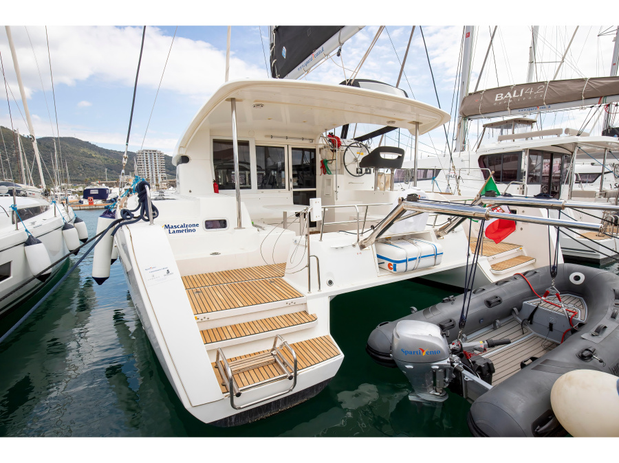 Photo #1 - Lagoon 40 (Mascalzone Lametino - Standard line) en Marina d'Arechi - 24222