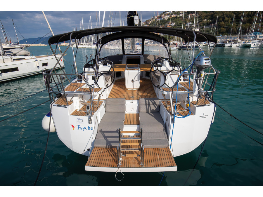 Photo #1 - Jeanneau 54 - 5cab (Psyche - Premium line) en Marina - 7230